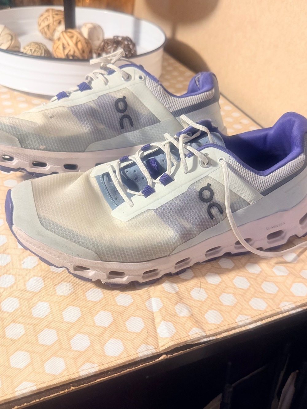 On Running Women's Cloudtec Trainer in purple and white - Picture 4 of 5